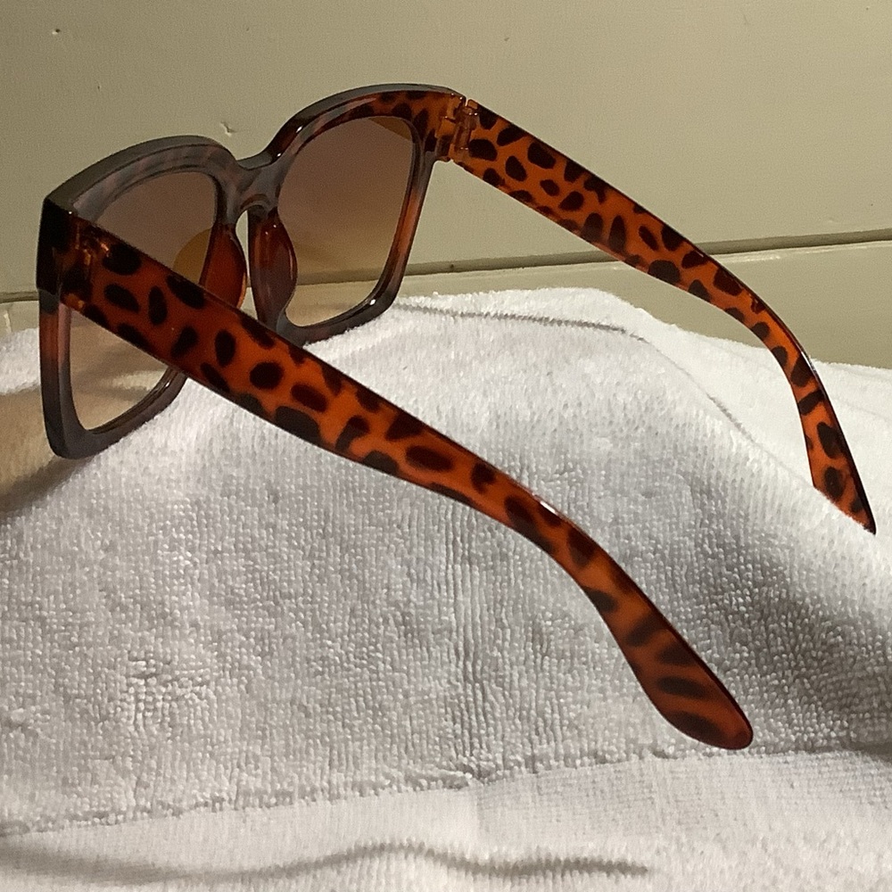 Tortoise Shell Deep Red/Brown Square Fashion Sung… - image 5